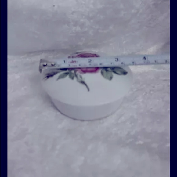 Vintage 1970 Paris Limoges Rose Collection Trinket Box - Picture 4 of 4